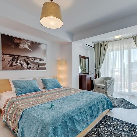 Bucharest Airport Suites & Villas Otopeni Bagian luar foto