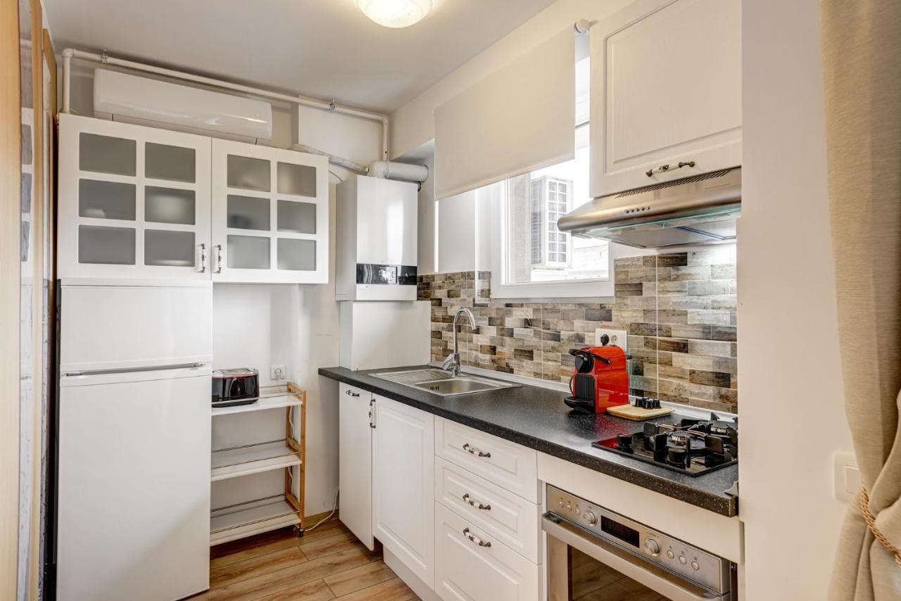 Bucharest Airport Suites & Villas Otopeni Bagian luar foto