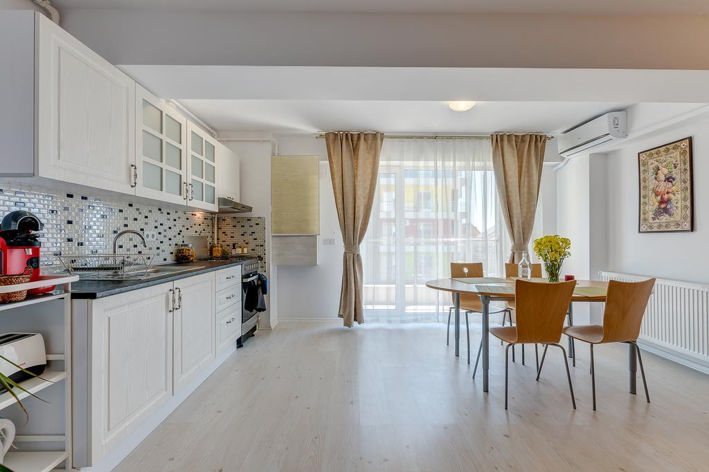Bucharest Airport Suites & Villas Otopeni Bagian luar foto