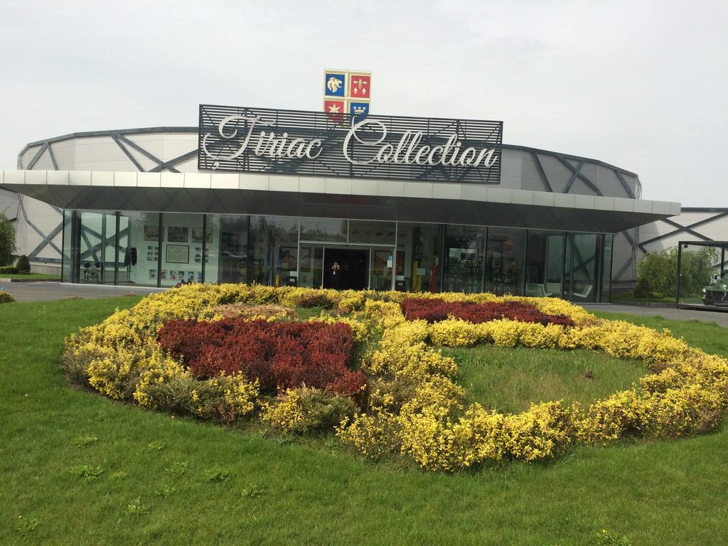 Bucharest Airport Suites & Villas Otopeni Bagian luar foto
