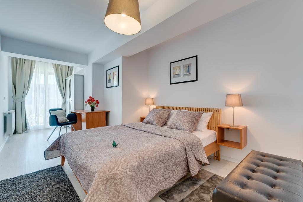 Bucharest Airport Suites & Villas Otopeni Bagian luar foto