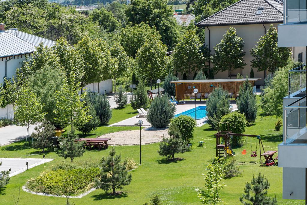 Bucharest Airport Suites & Villas Otopeni Bagian luar foto