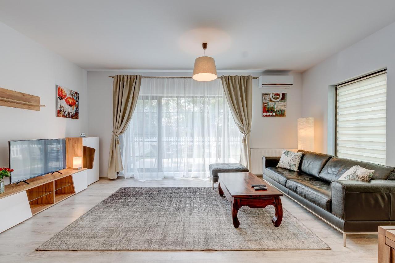Bucharest Airport Suites & Villas Otopeni Bagian luar foto