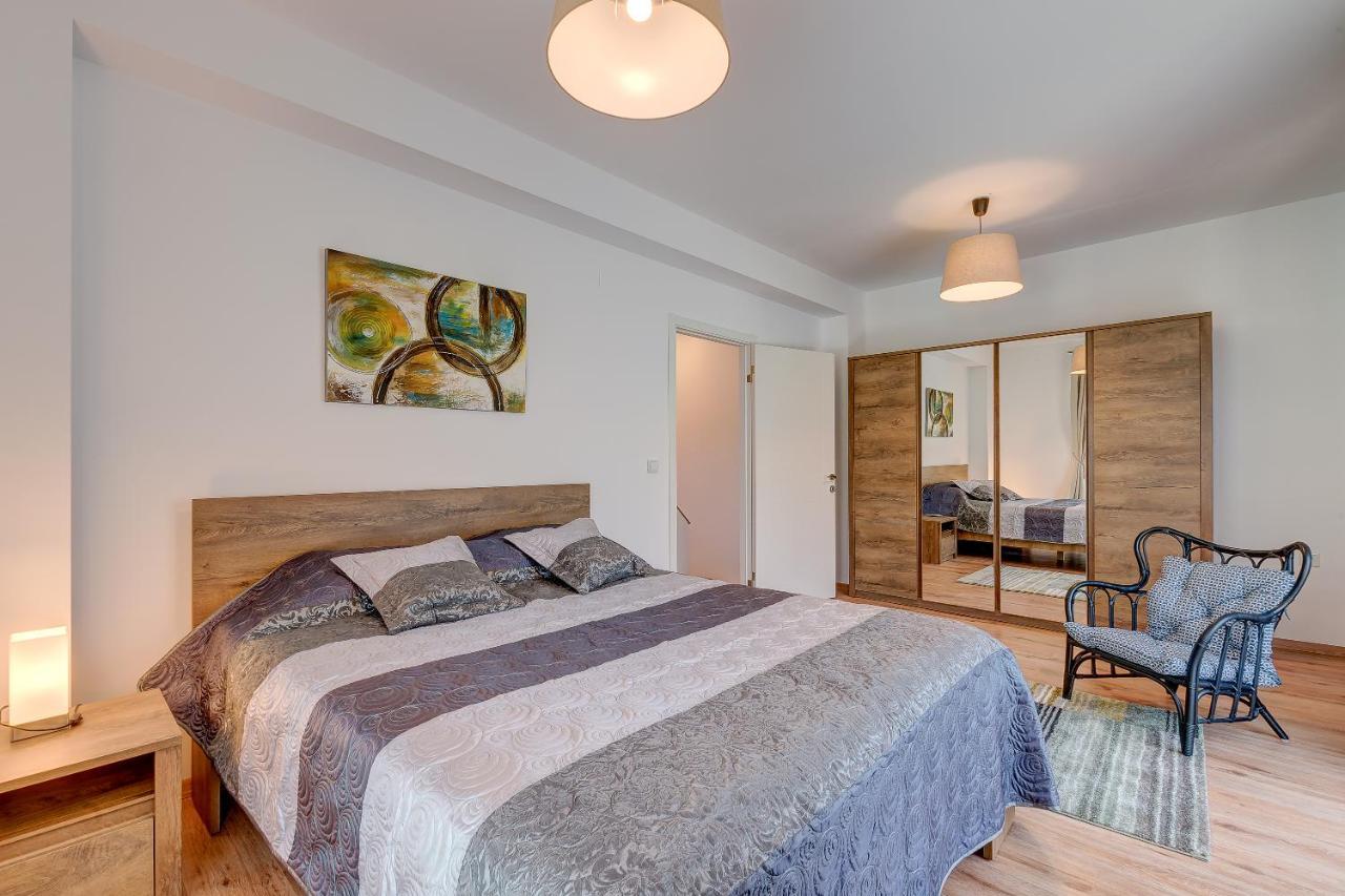 Bucharest Airport Suites & Villas Otopeni Bagian luar foto