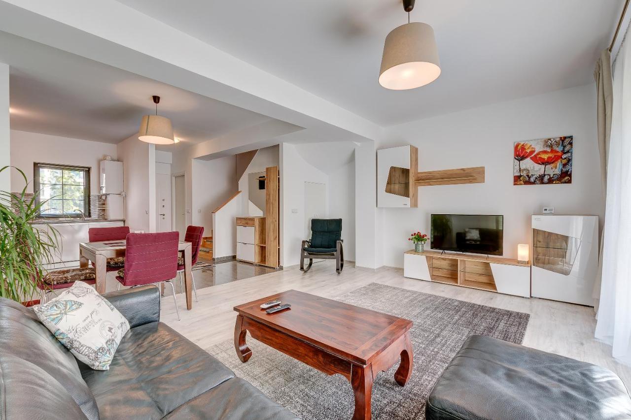 Bucharest Airport Suites & Villas Otopeni Bagian luar foto
