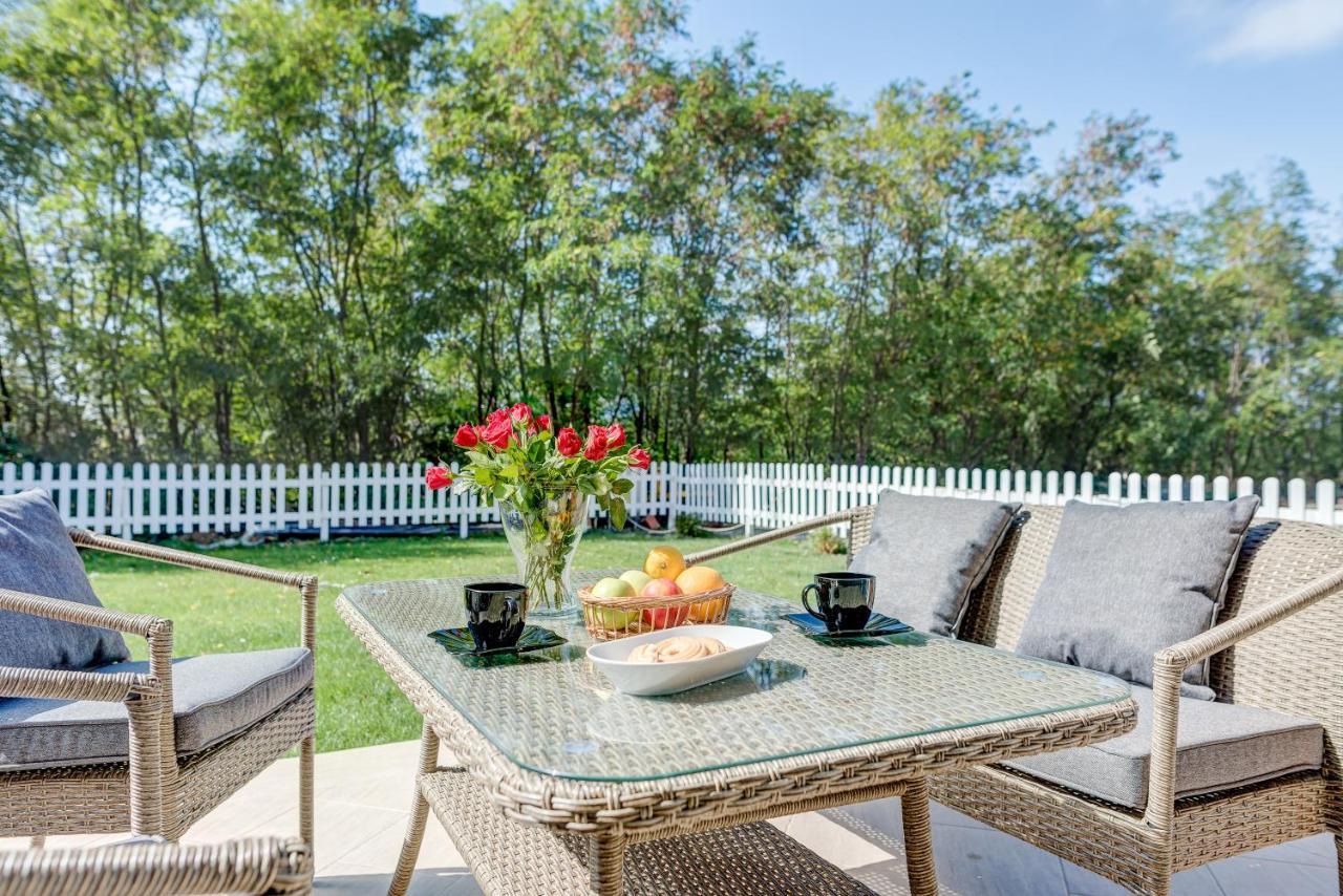 Bucharest Airport Suites & Villas Otopeni Bagian luar foto