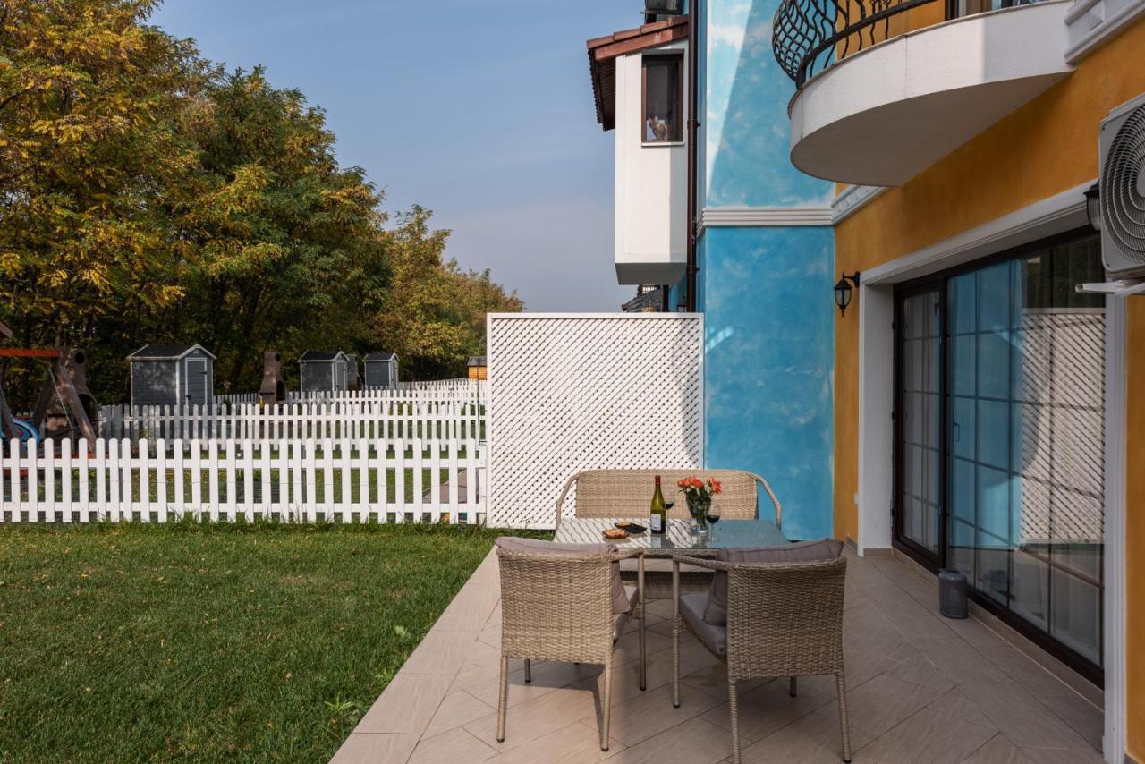 Bucharest Airport Suites & Villas Otopeni Bagian luar foto