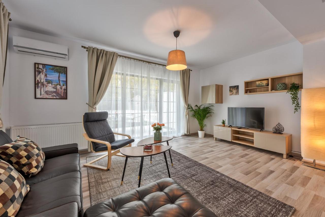 Bucharest Airport Suites & Villas Otopeni Bagian luar foto