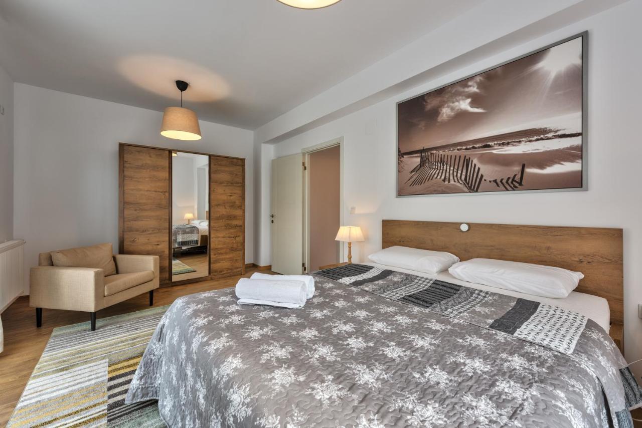 Bucharest Airport Suites & Villas Otopeni Bagian luar foto