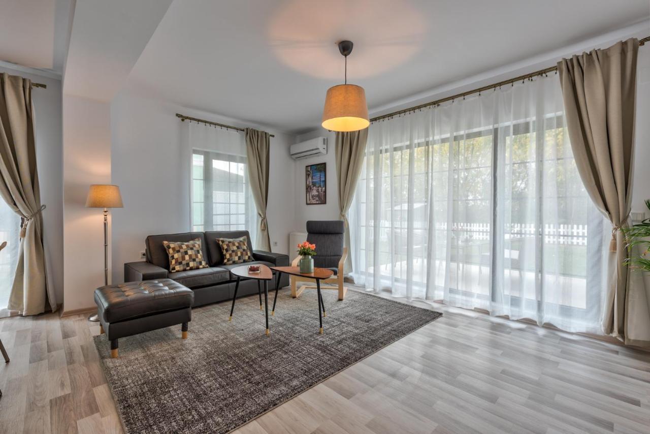 Bucharest Airport Suites & Villas Otopeni Bagian luar foto